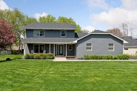 561 Homewood Ave, Mahtomedi, MN 55115