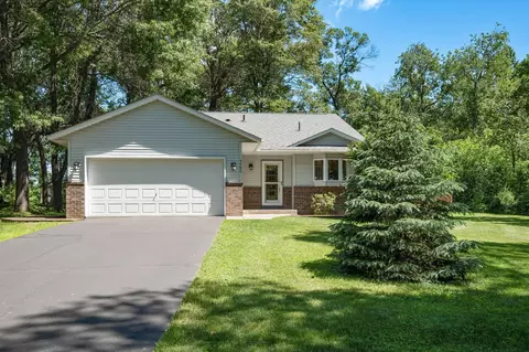 5790 Flint Trl, Wyoming, MN 55092