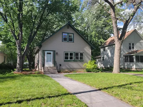 319 2nd Ave SW, Forest Lake, MN 55025