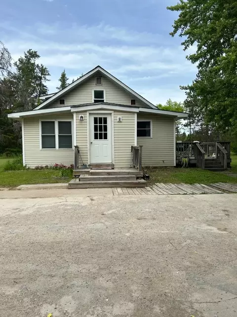 836 1st St NE, Menahga, MN 56464