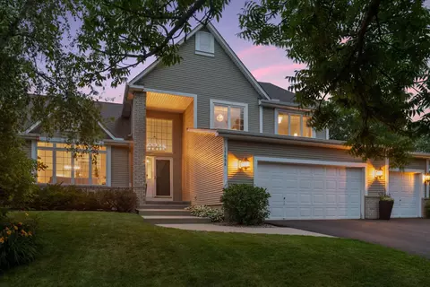 17698 Cascade Dr, Eden Prairie, MN 55347