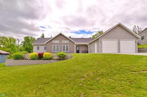 205 Russet Ln, Walhalla, ND 58282