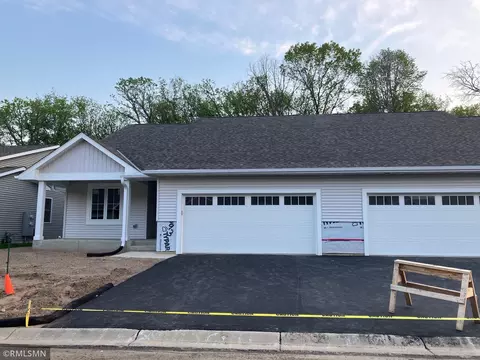 2093 Kari Ln, North Saint Paul, MN 55109