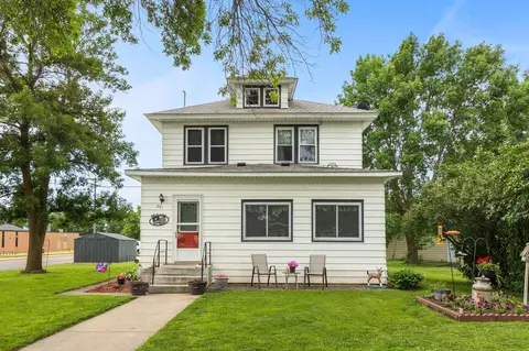 201 Cleveland St SW, Silver Lake, MN 55381