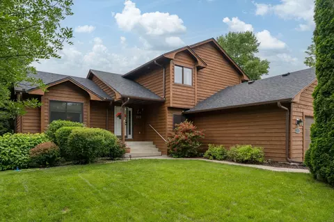 215 Essex Rd, Mankato, MN 56001