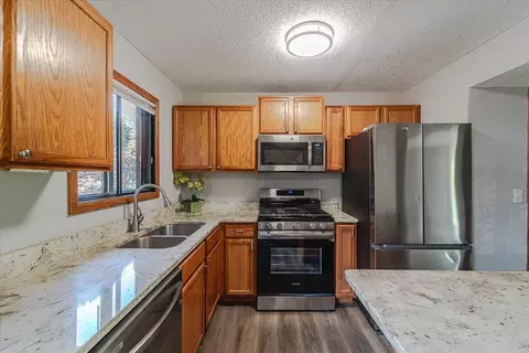 3249 Dodd Ln, Eagan, MN 55121 photo 5