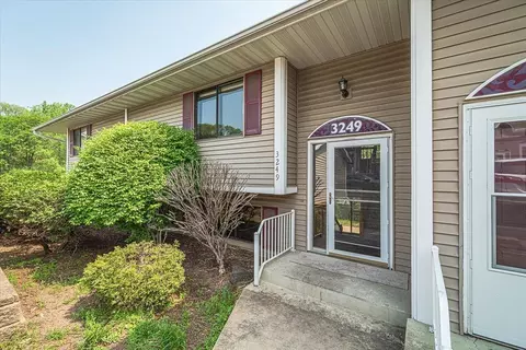 3249 Dodd Ln, Eagan, MN 55121