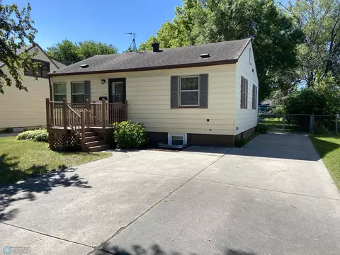 1526 8th Ave S, Fargo, ND 58103