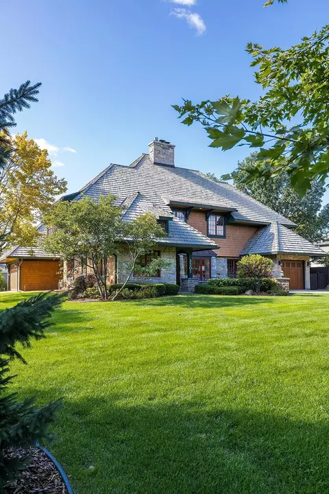 3301 W 55th St, Edina, MN 55410