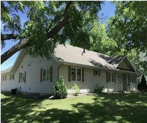 504 3rd St, Kenyon, MN 55946