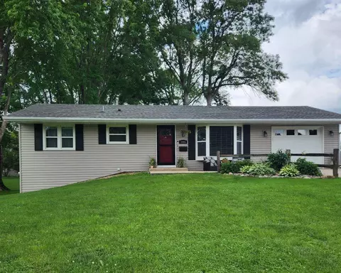 1095 Maple St NE, Hutchinson, MN 55350
