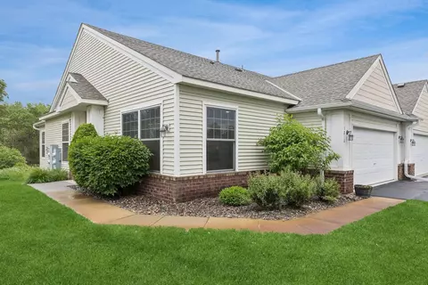 5818 Prairie Ridge Dr, Shoreview, MN 55126