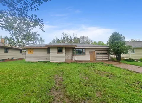 711 Maple Dr, Aurora, MN 55705