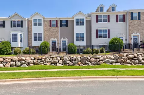 9975 Pincherry Ln, Eden Prairie, MN 55347