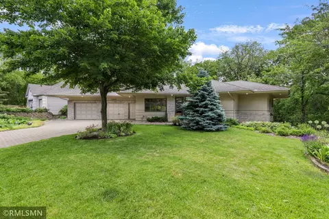 12825 Dover Dr, Apple Valley, MN 55124