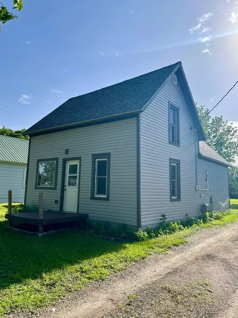 421 Aurora Ave, Lowry, MN 56349