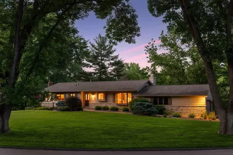 12812 Hideaway Trl, Minnetonka, MN 55305