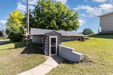 621 W Church St, Belle Plaine, MN 56011