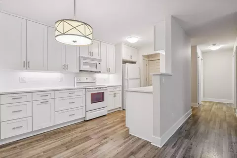 205 Barry Ave S #219, Wayzata, MN 55391