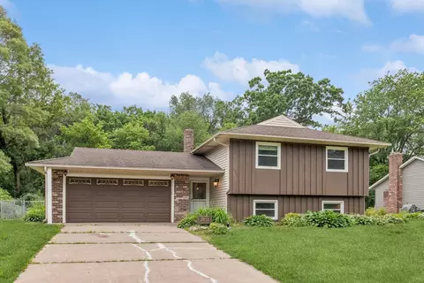 2631 Interlachen Dr, Stillwater, MN 55082