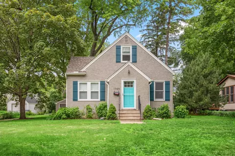 1749 Albert St N, Falcon Heights, MN 55113