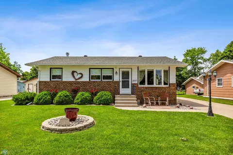 1207 20th St N, Moorhead, MN 56560