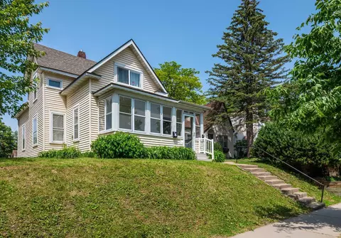 224 Russell Ave S, Minneapolis, MN 55405