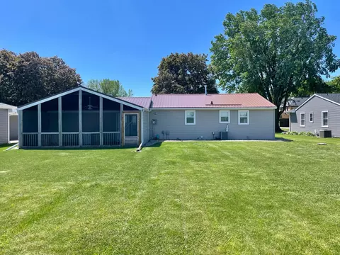 12 E Maple St, Springfield, MN 56087 photo 3