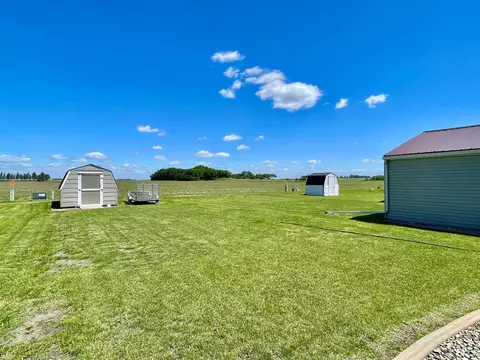 12 E Maple St, Springfield, MN 56087 photo 2