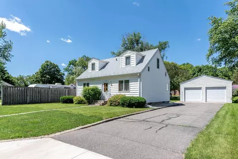 517 S Hunt St, Lake Crystal, MN 56055