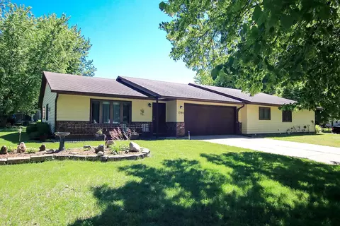 1390 Roberts Rd SW, Hutchinson, MN 55350