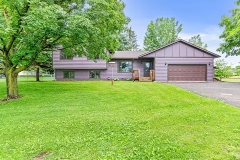 29219 Morningside Ct, Lindstrom, MN 55045