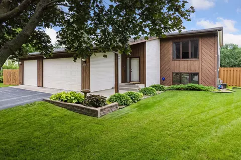20600 Jade Cir, Lakeville, MN 55044