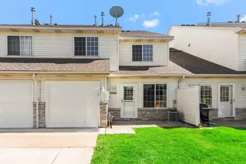 2246 Flamingo Dr, Shakopee, MN 55379