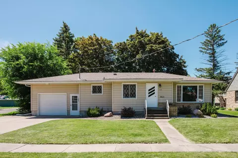 312 9th Ave SE, Waseca, MN 56093