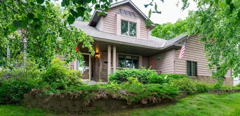 9045 Edinburgh Ln, Woodbury, MN 55125