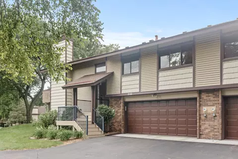 3142 Farnum Dr #A, Eagan, MN 55121