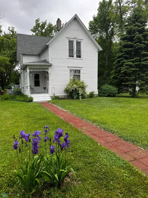 402 1st St S, Fairmount, ND 58030