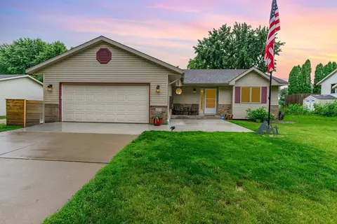 113 Crestview Cir, Jordan, MN 55352