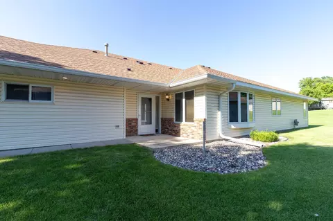 1702 Cedar Ave N, Glencoe, MN 55336