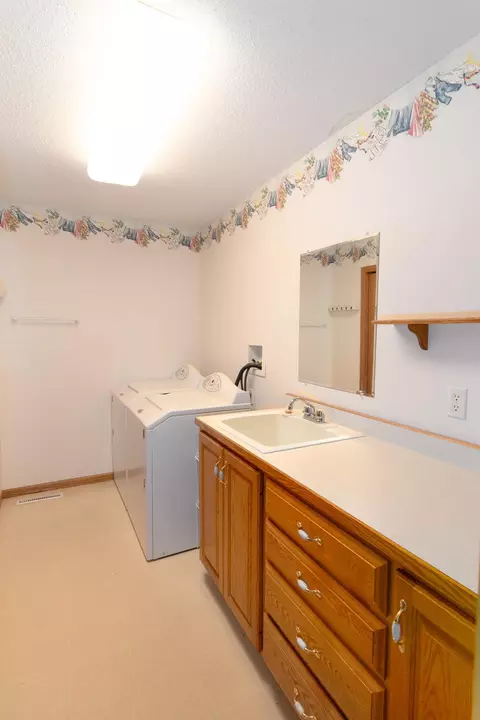 1702 Cedar Ave N, Glencoe, MN 55336 photo 3