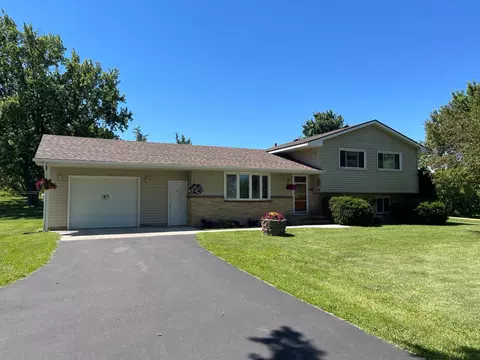 763 Mc Cutcheon Rd, Hudson, WI 54016