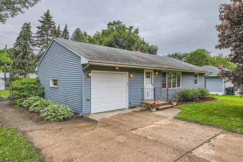 992 Ryan Ave W, Roseville, MN 55113