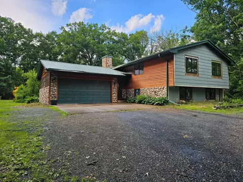 430 Valley View Trl, Houlton, WI 54082