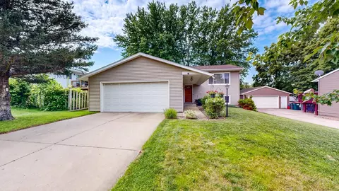 750 31st St NE, Rochester, MN 55906