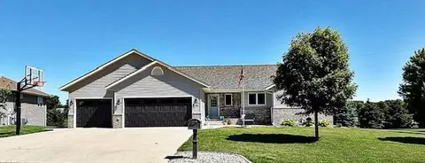 103 Aspenwood Dr, Redwood Falls, MN 56283