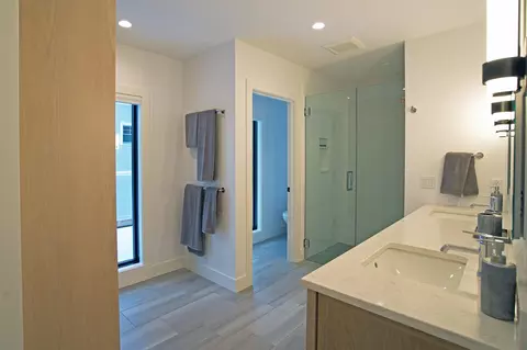 Bath - 4200 Upton Ave S, Minneapolis, MN 55410 photo 6 of 6