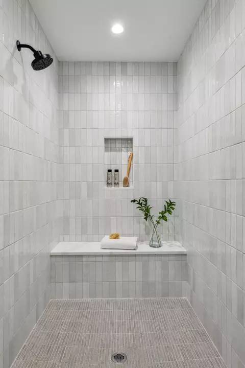 Bath - 4200 Upton Ave S, Minneapolis, MN 55410 photo 4 of 6