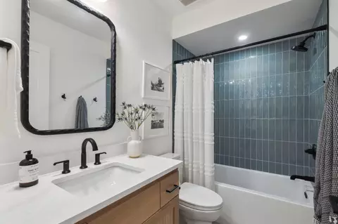 Bath - 4200 Upton Ave S, Minneapolis, MN 55410 photo 5 of 6