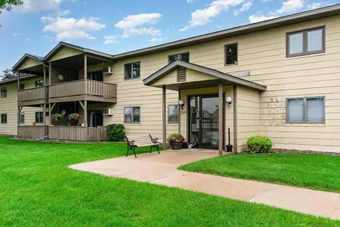 2114 Village Dr #125, Red Wing, MN 55066